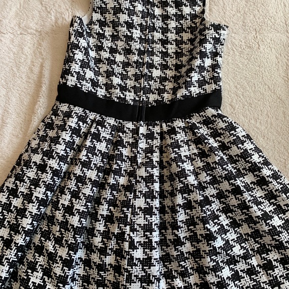 Dress - Picture 7 of 8